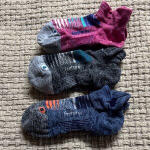 Feetures Elite Max Cushion No Show Tab Socks